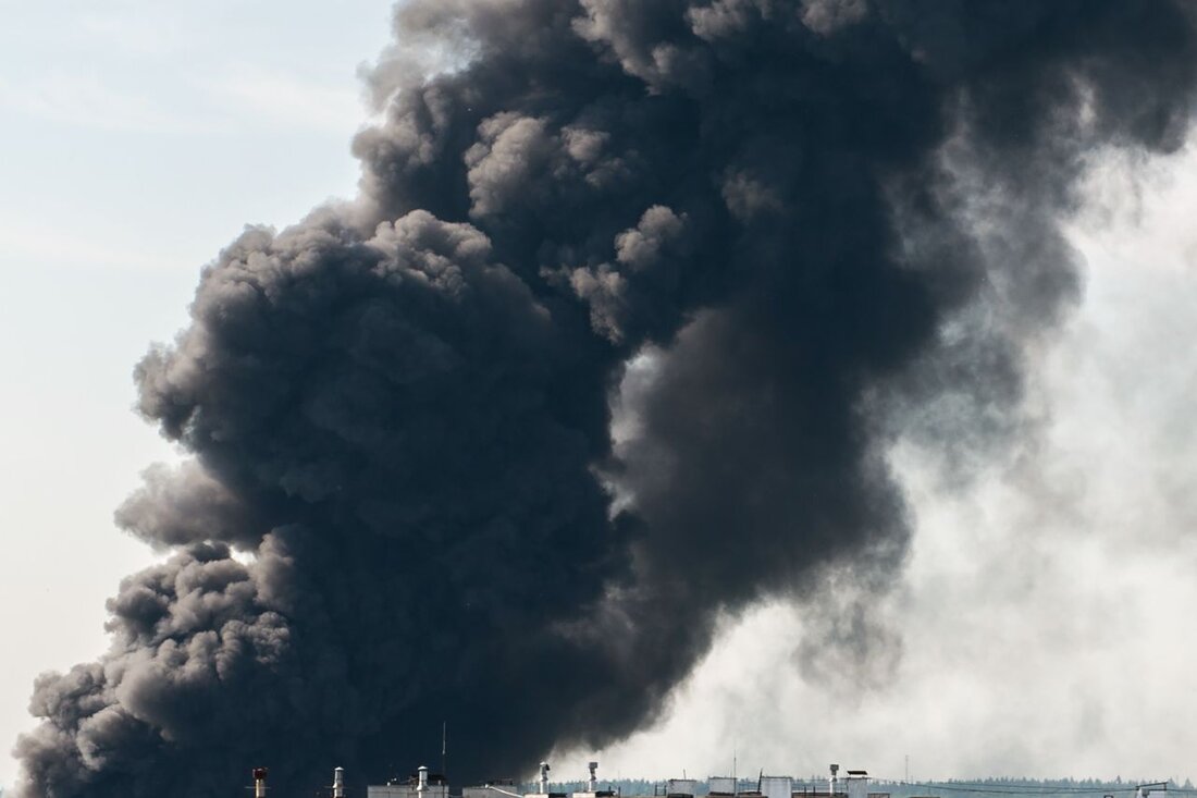 Explosion und Brand im Münchner Stadtteil Lerchenau: Familienstreit als Motiv, zwei Tote, Oktoberfest geschlossen wegen Bombendrohung.